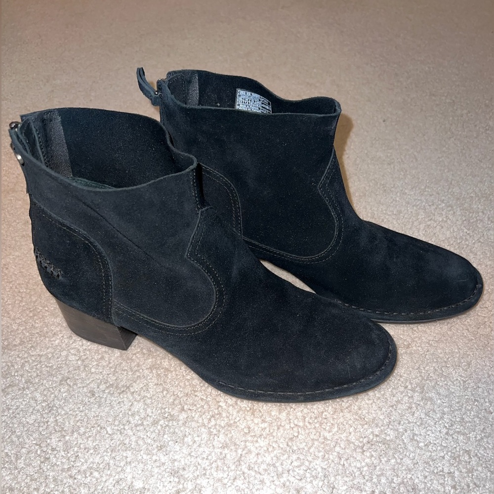 UGG leather booties black size 9.5 cowboy